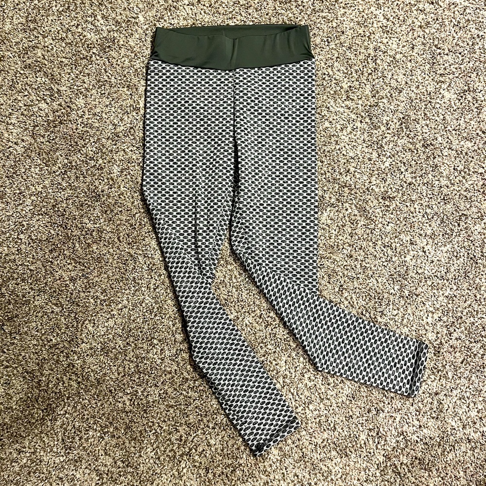 Scrunch Booty Leggings Size Small